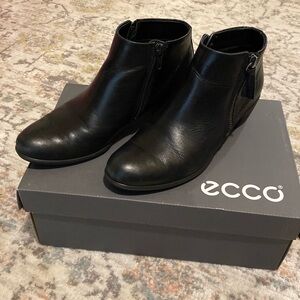 ecco Black Bootie size 37 / 6-6.5